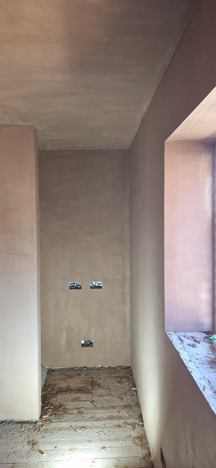 Plastered wall and window recess